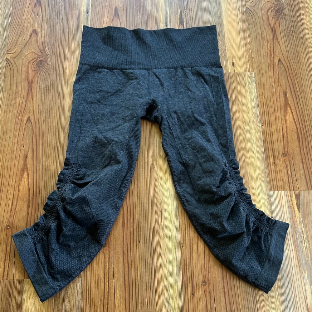 Lululemon Ebb To‎ Street Size 4 Crop Leggings Blue Gray Ruched Seamless